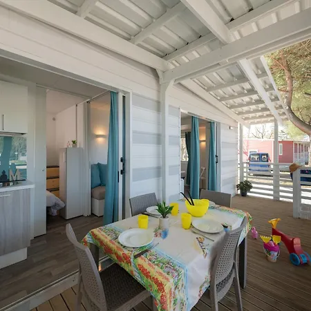 Modern Detached Chalet With Terrace Near The Beach *