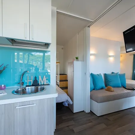 Шале Modern Detached Chalet With Terrace Near The Beach Чезенатико
